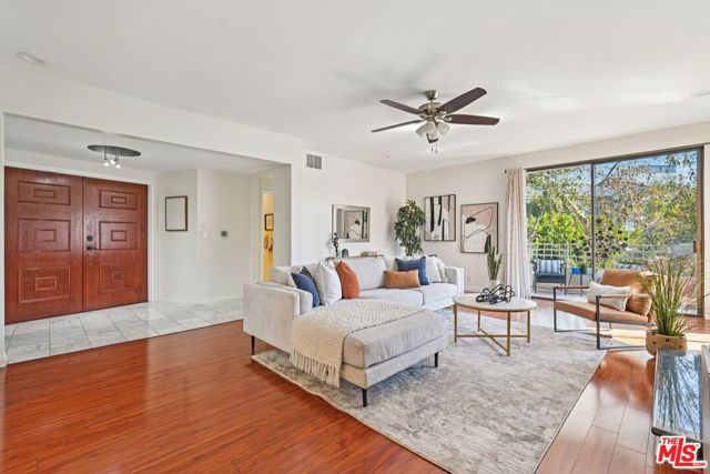 1209 Amherst Avenue, Los Angeles CA: https://media.crmls.org/mediaz/ef2cfb6b-bac6-459f-b48c-13105c1e2a14.jpg
