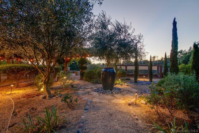 2610 Sunset Hills, Escondido CA: https://media.crmls.org/mediaz/ef2d1250-6df1-4a44-9e14-c0ea719fc6f9.jpg