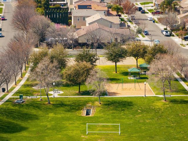 115 Lemon Blossom Ln, Patterson CA: https://media.crmls.org/mediaz/ef2d1ce8-7f27-4e42-ab02-28f9283cff71.jpg