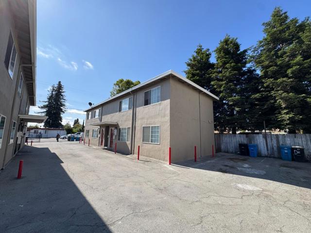 301 Pacific Avenue, Redwood City CA: https://media.crmls.org/mediaz/ef2d5945-a46d-4976-9b9b-169b5b656177.jpg