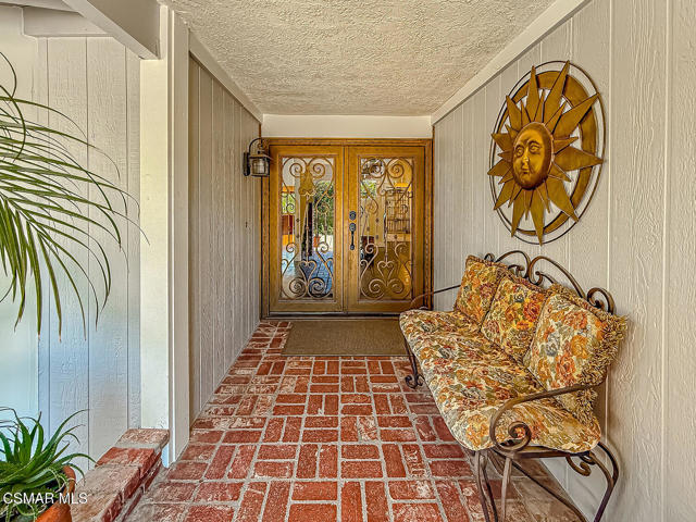 2848 Bayham Cir, Thousand Oaks CA: https://media.crmls.org/mediaz/ef2d8078-6216-4b41-abf7-ef260ee8d2db.jpg