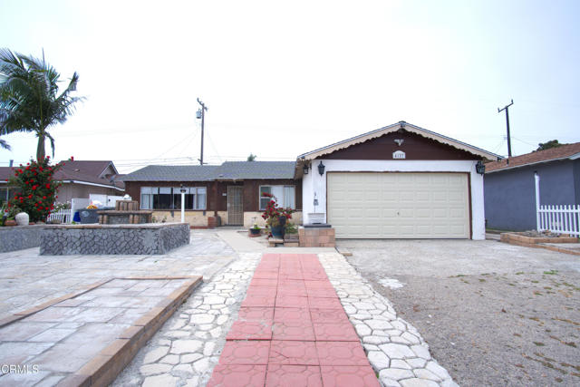 4127 S C Street, Oxnard CA: https://media.crmls.org/mediaz/ef2dd336-eea0-4a74-b727-3e13f963bcb9.jpg