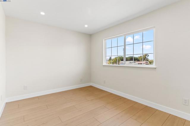 37807 Lobelia Dr, Newark CA: https://media.crmls.org/mediaz/ef2e5551-c29f-413d-988d-0638e46f2bcc.jpg