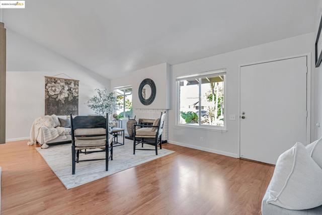 4414 Willow Glen Ct, Concord CA: https://media.crmls.org/mediaz/ef2eab1d-33d2-49e6-a63e-4105d4063cfc.jpg