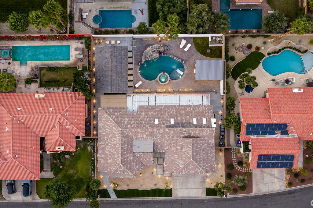 https://media.crmls.org/mediaz/ef2ece81-cf2d-4b02-9943-e934466a0f77.jpg?preset=X-Large