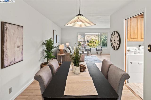3554 Arcadian Ct, Castro Valley CA: https://media.crmls.org/mediaz/ef2eeef5-e517-4b93-9d70-c7cdafc95305.jpg