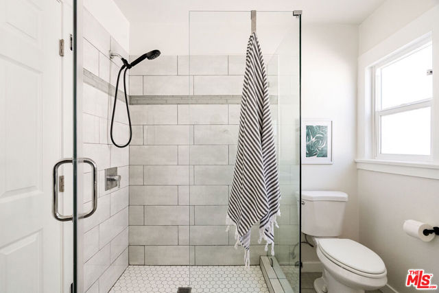 5748 7th Avenue, Los Angeles CA: https://media.crmls.org/mediaz/ef2f606f-c622-447a-8bf2-26a4e1921835.jpg