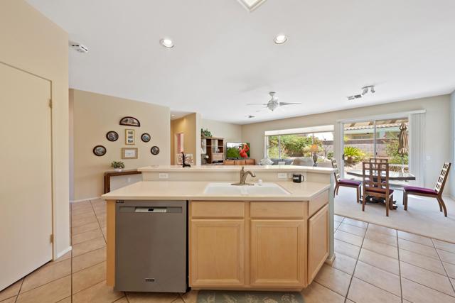 37410 Medjool Avenue, Palm Desert CA: https://media.crmls.org/mediaz/ef2f80ad-5778-4615-ad55-8c4b28132c53.jpg