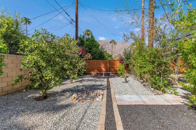 1075 E Sunny Dunes Road, Palm Springs, CA 92264