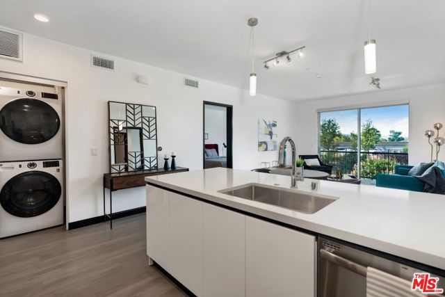 11036 Moorpark Street, Los Angeles CA: https://media.crmls.org/mediaz/ef306c7f-9e14-4c78-9adb-74033d33adbe.jpg