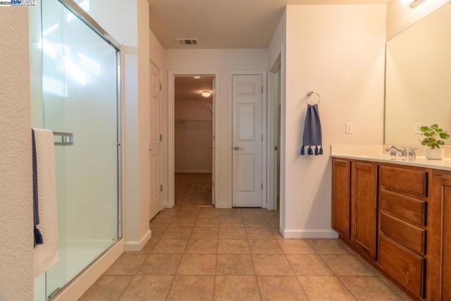 1526 Cat Tail Dr, Stockton CA: https://media.crmls.org/mediaz/ef31160d-8c3e-4e67-b323-cbf2eccb2af6.jpg