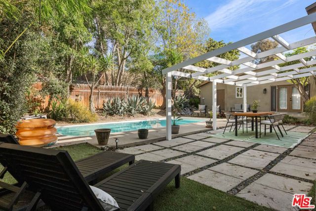 4719 W Wortser Avenue, Sherman Oaks CA: https://media.crmls.org/mediaz/ef315a62-9279-499a-a964-fc34a1e9d1dd.jpg