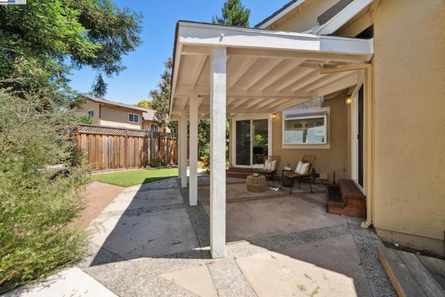 7467 Sundrop Ct, Pleasanton CA: https://media.crmls.org/mediaz/ef340e32-ee0e-40cd-bf5e-be4012e50ef9.jpg