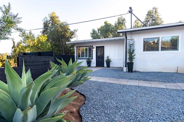 11534 Manzanita Rd, Lakeside CA: https://media.crmls.org/mediaz/ef3452b7-83fd-44a2-a06c-314ea5b02223.jpg