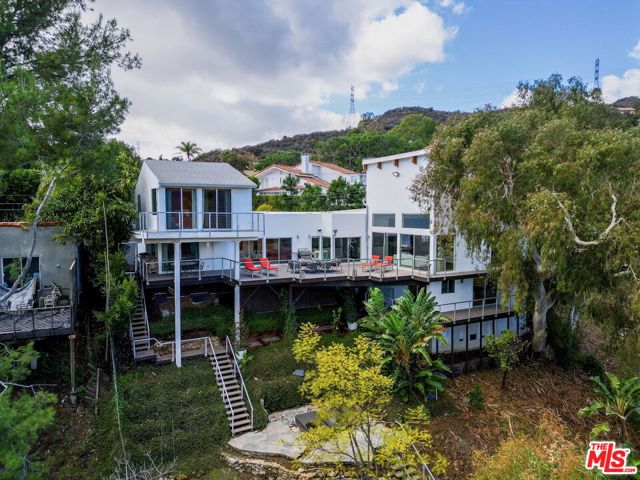 2600 Carman Crest Drive, Los Angeles CA: https://media.crmls.org/mediaz/ef34e44c-c986-4811-9306-105f12bb0aad.jpg