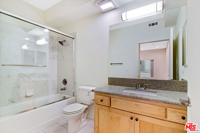 12132 Hart St, North Hollywood CA: https://media.crmls.org/mediaz/ef36193f-0568-4649-8016-75f56c433912.jpg