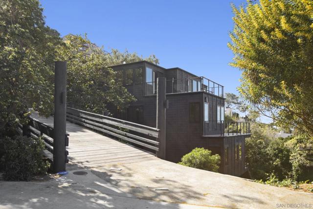 1846 Castellana Rd, La Jolla CA: https://media.crmls.org/mediaz/ef3620ae-5eeb-4857-b1cc-e26207858fce.jpg