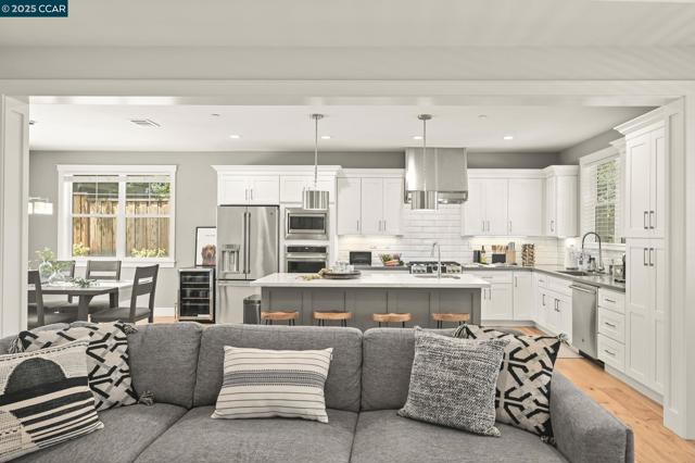 5540 Southbrook Drive, Clayton CA: https://media.crmls.org/mediaz/ef367213-49f7-4d3b-ac00-f8ea4e2fe62e.jpg