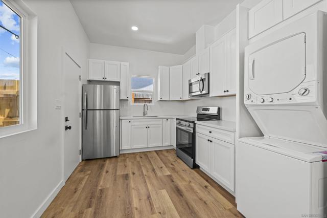 6979 81 Amherst, San Diego CA: https://media.crmls.org/mediaz/ef36a670-1a85-4551-97ef-f30f09f962f7.jpg