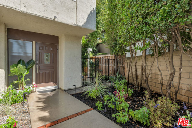 603 Racquet Club Lane, Thousand Oaks CA: https://media.crmls.org/mediaz/ef36cd28-a330-4576-8446-35f06ec12967.jpg