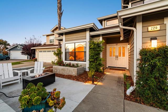 229 Marvilla Circle, Pacifica CA: https://media.crmls.org/mediaz/ef371948-a545-4fea-99cb-99ac99c941b5.jpg