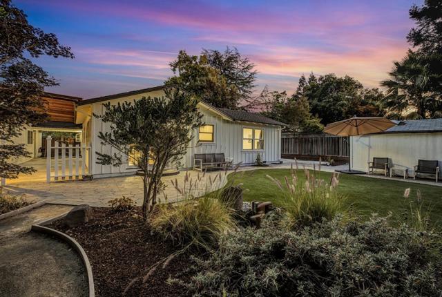 667 Cuesta Drive, Los Altos CA: https://media.crmls.org/mediaz/ef3741da-8f5b-45cd-8d8f-24b9cf4afe8a.jpg