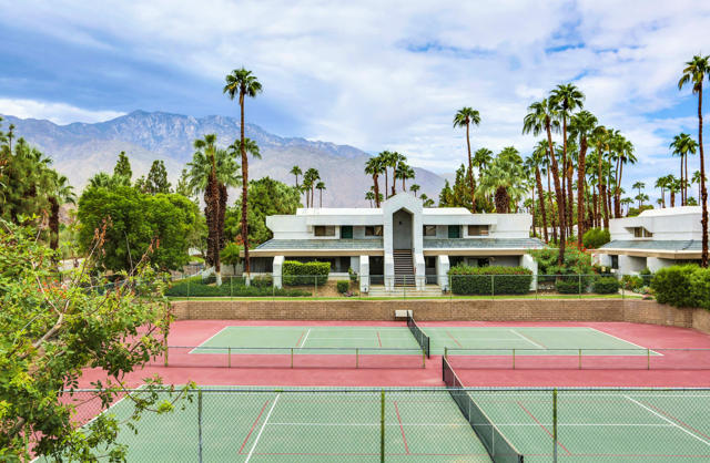 5225 E Waverly Drive, Palm Springs CA: https://media.crmls.org/mediaz/ef375bed-3f7b-4285-8ad3-0edf4ad8d0a9.jpg