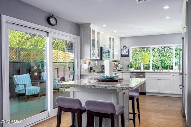 1841 Fallview Road, Westlake Village CA: https://media.crmls.org/mediaz/ef37a4b3-ddcf-4be5-b6a0-999e1c2eb197.jpg
