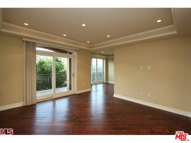 8612 Burton Way, Los Angeles CA: https://media.crmls.org/mediaz/ef37b387-1df6-46b7-863b-7a726a8c5e78.jpg