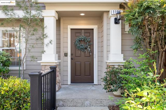 1105 Radiant Lane, San Ramon CA: https://media.crmls.org/mediaz/ef37bf75-1e54-4611-8996-c9a57ab90c1c.jpg