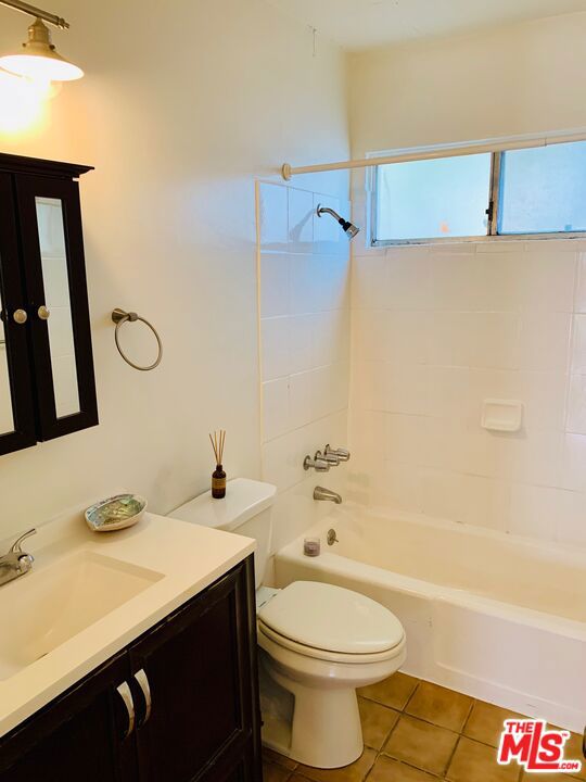 5511 Smiley Drive, Los Angeles CA: https://media.crmls.org/mediaz/ef384065-dd03-4ce7-b46a-00c34720d216.jpg
