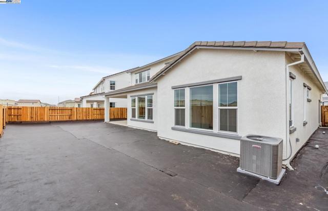 1552 Kasnak Drive, Manteca CA: https://media.crmls.org/mediaz/ef38731e-9af6-4f7b-9384-3fbe6701bf5d.jpg