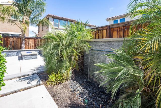 270 Guthrie Lane, Brentwood CA: https://media.crmls.org/mediaz/ef38c822-e451-4ef1-8a1c-6ee0b91b70a2.jpg