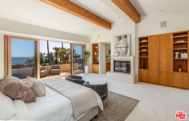 6417 Merritt Drive, Malibu CA: https://media.crmls.org/mediaz/ef39031c-ca92-4d5a-93e1-38e80cb07cee.jpg