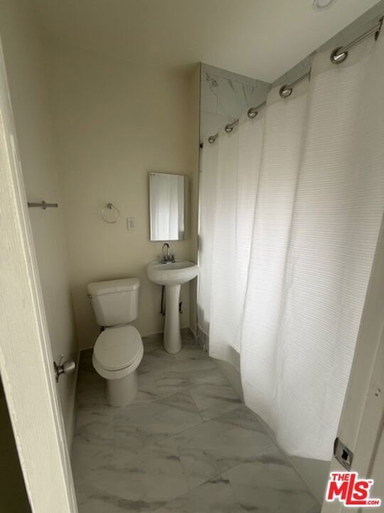 5522 Sierra Vista Avenue, Los Angeles CA: https://media.crmls.org/mediaz/ef39035e-8e6f-441c-96c8-1dd70ead71c8.jpg