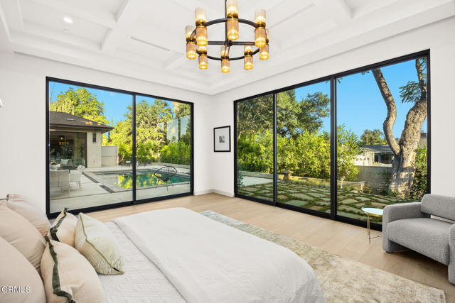 4828 Oakwood Avenue, La Canada Flintridge CA: https://media.crmls.org/mediaz/ef3952d0-918f-424e-81a7-b6957c006810.jpg
