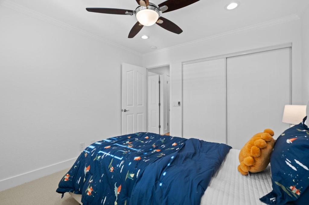 https://media.crmls.org/mediaz/ef39e4e7-d511-4bcb-8017-3b483cfa8c5c.jpg?preset=X-Large