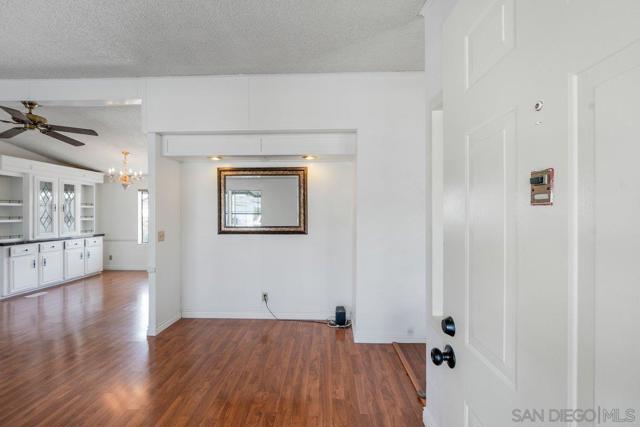 211 N Citrus Avenue, Escondido CA: https://media.crmls.org/mediaz/ef39ecd8-1bfc-4ae2-8e58-3aa42dd18e8b.jpg