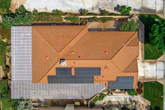 7 Florentina Drive, Rancho Mirage CA: https://media.crmls.org/mediaz/ef3a1a7c-b149-4ea5-9ab3-d73c3d1abfc0.jpg