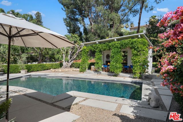 4658 Del Moreno Drive, Woodland Hills CA: https://media.crmls.org/mediaz/ef3a6fe5-761f-46a1-96b1-4e9d3eb671ff.jpg