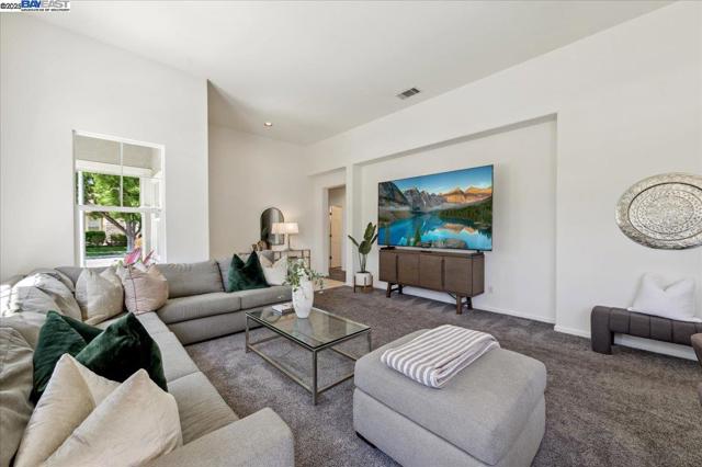 4946 Sequoia Ave, Dublin CA: https://media.crmls.org/mediaz/ef3a733c-4e27-4d8d-bb30-ec618aee51da.jpg