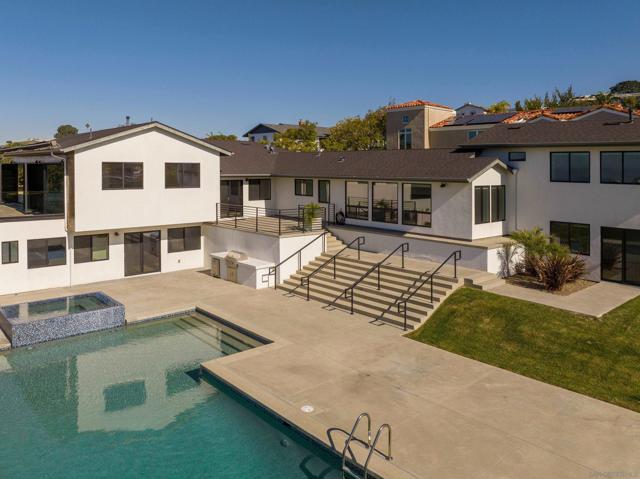 2641 Costebelle Dr, La Jolla CA: https://media.crmls.org/mediaz/ef3a9546-dd9f-4f34-a256-25a0eca56178.jpg