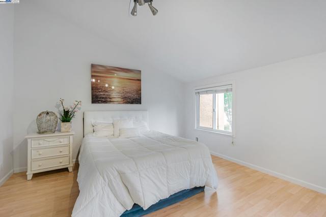 208 Siskiyou Ct, Walnut Creek CA: https://media.crmls.org/mediaz/ef3ae858-59b0-4cf2-ba78-8f3125eec2ce.jpg