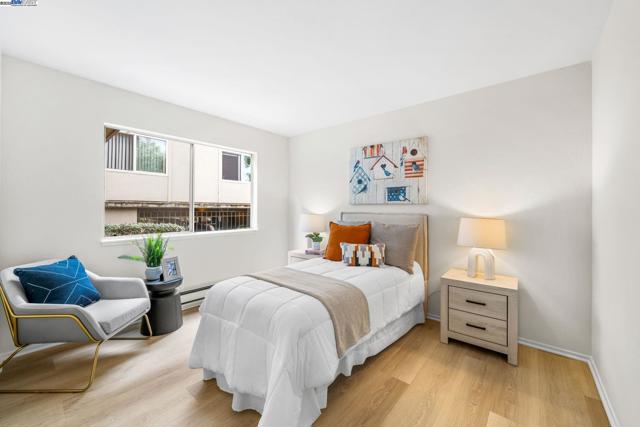 1327 Webster St, Alameda CA: https://media.crmls.org/mediaz/ef3aee32-5cd7-4ce0-803d-596dfa937561.jpg