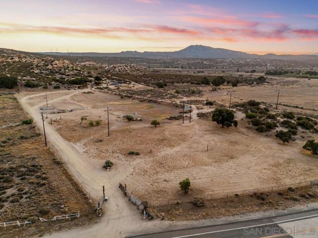 40760 Old Highway 80, Boulevard CA: https://media.crmls.org/mediaz/ef3af47d-7c9d-4d3b-9b76-8135521c05c8.jpg