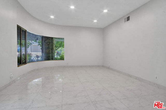 11410 Canton Drive, Studio City CA: https://media.crmls.org/mediaz/ef3b0afd-4efa-4b0e-9d49-39227c8b1ec2.jpg