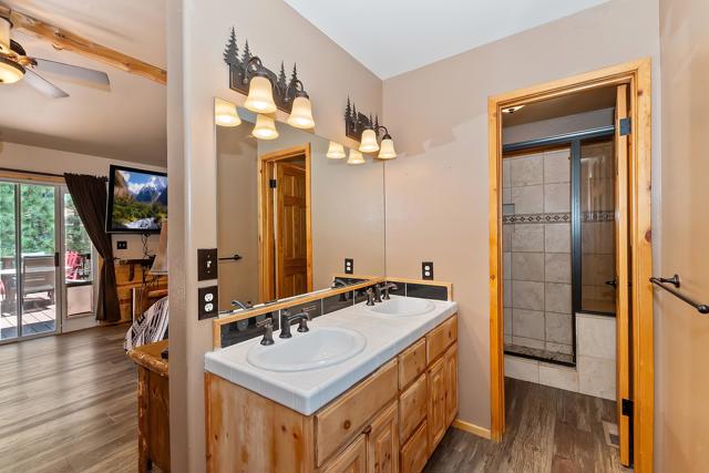508 Pinewood Court, Big Bear CA: https://media.crmls.org/mediaz/ef3b40bb-980a-491a-b26c-0a7cc853ec9d.jpg