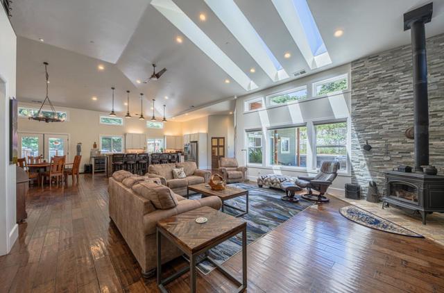 9247 Holly Hill Drive, Salinas CA: https://media.crmls.org/mediaz/ef3b4d75-b680-482f-9420-d8ceeb069d1d.jpg