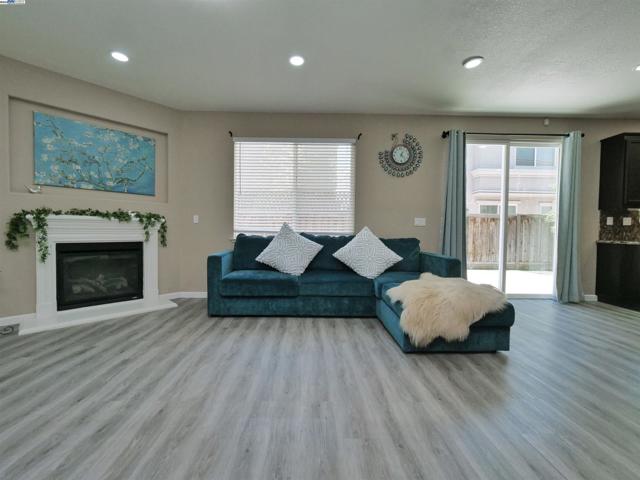 2419 Sienna Dr, Pittsburg CA: https://media.crmls.org/mediaz/ef3b98ef-d527-44c1-ba7b-cbd5817cfa7d.jpg