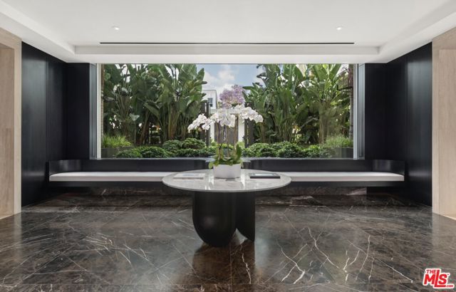 9200 Wilshire Blvd, Beverly Hills CA: https://media.crmls.org/mediaz/ef3bab52-6332-4818-9151-d41f6eefa51d.jpg